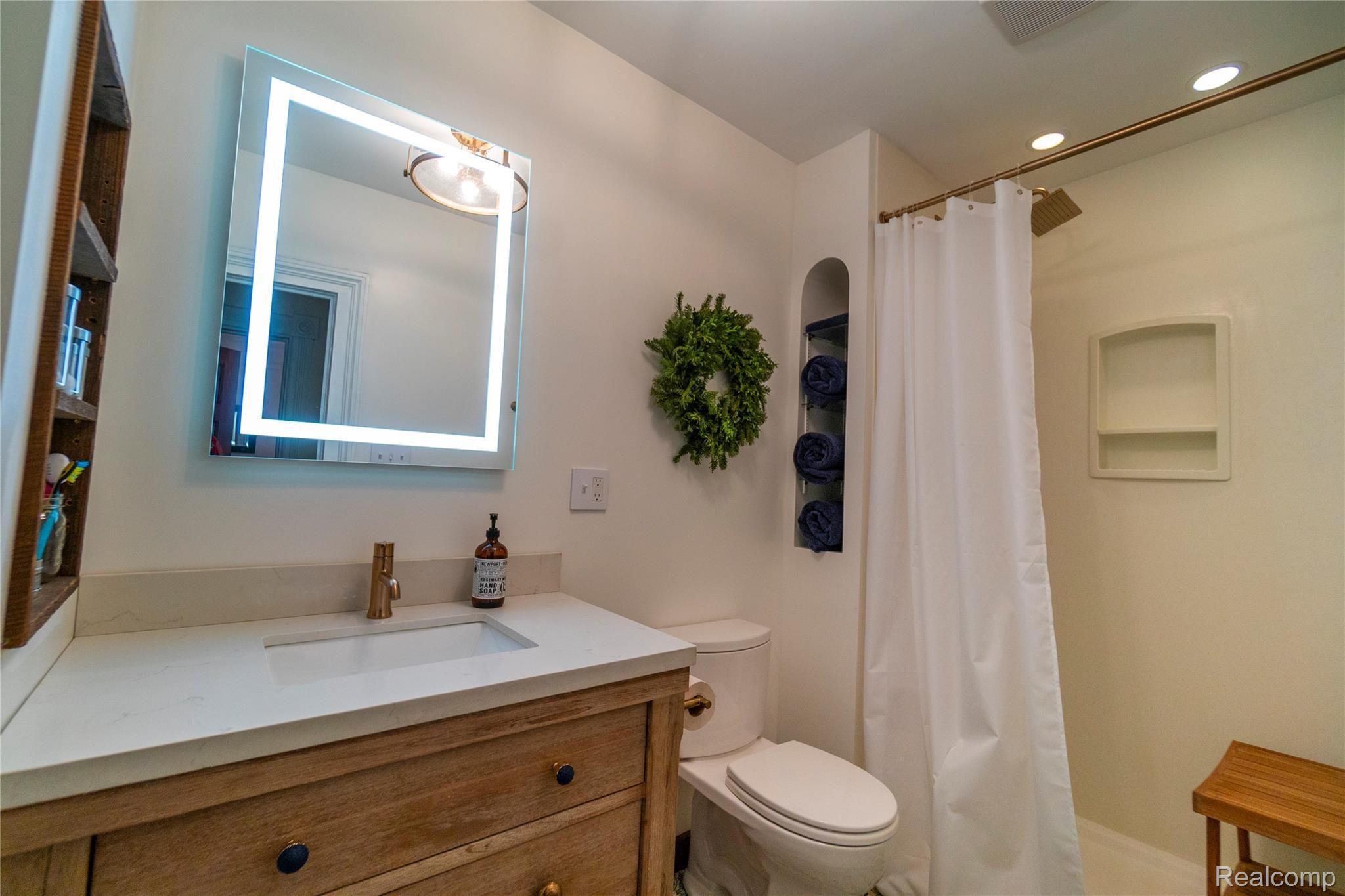 4755 Walnut Lake Road Bloomfield Hills, MI 48301 - Photo 16 of 30 Entry Level Full Bath