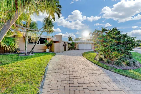 $1,500,000 | 1500 Northeast 24th Street, Wilton Manors, FL 33305