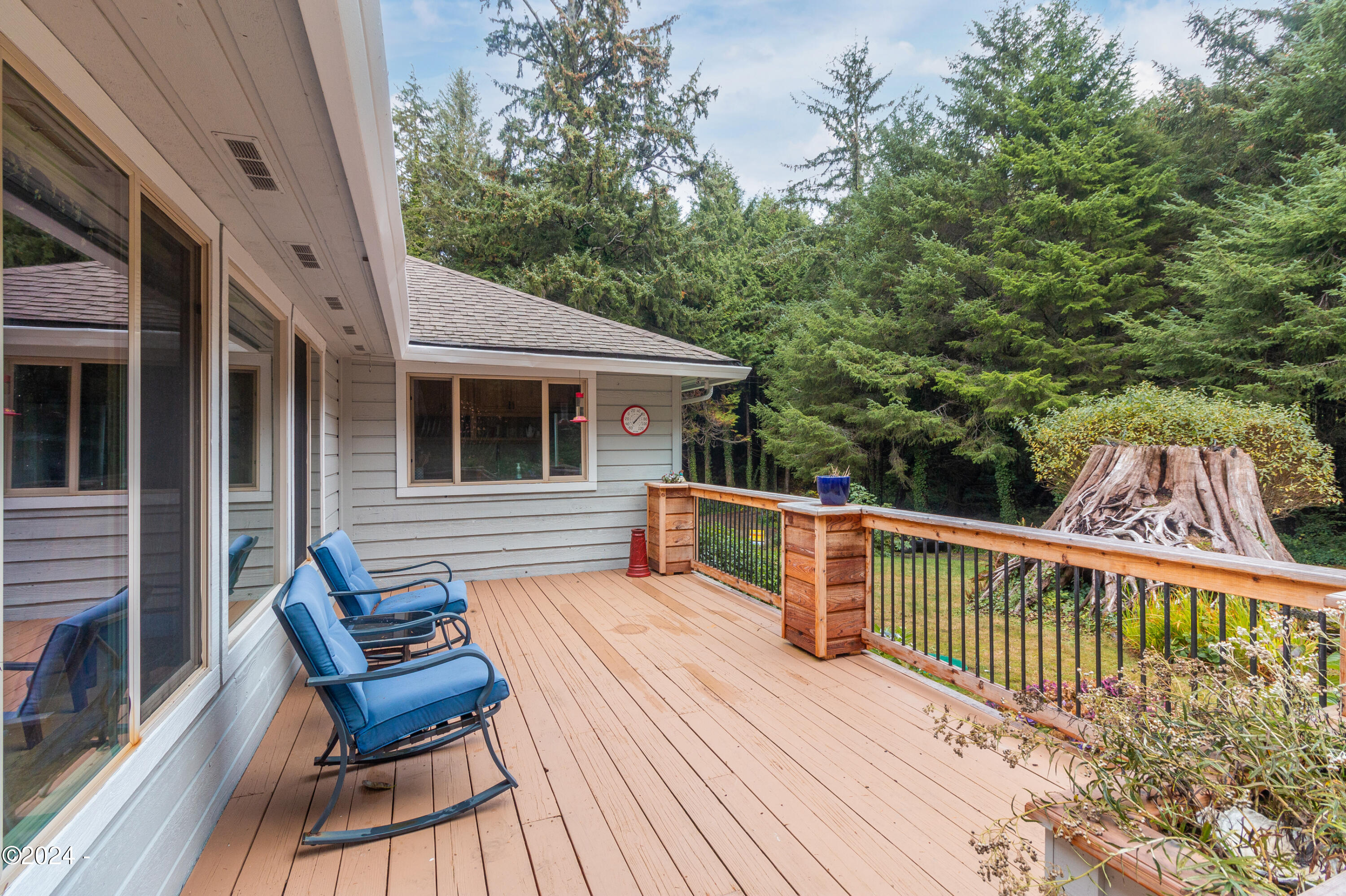 2275 Highway 101 Depoe Bay, OR 97341 - Photo 3 of 61 Large Front Deck