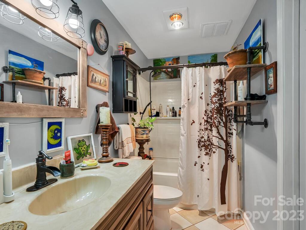 19 Krista Circle, Unit E Candler, NC 28715 - Photo 13 of 23 a very nice looking room with a large window