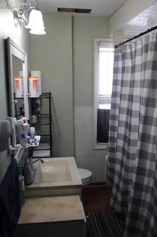 a view of a livingroom with windows