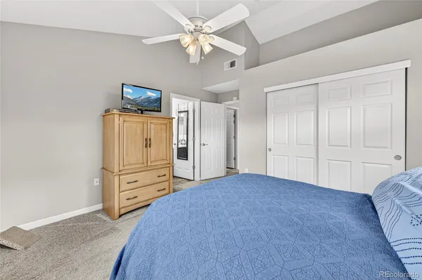 a view of livingroom with furniture