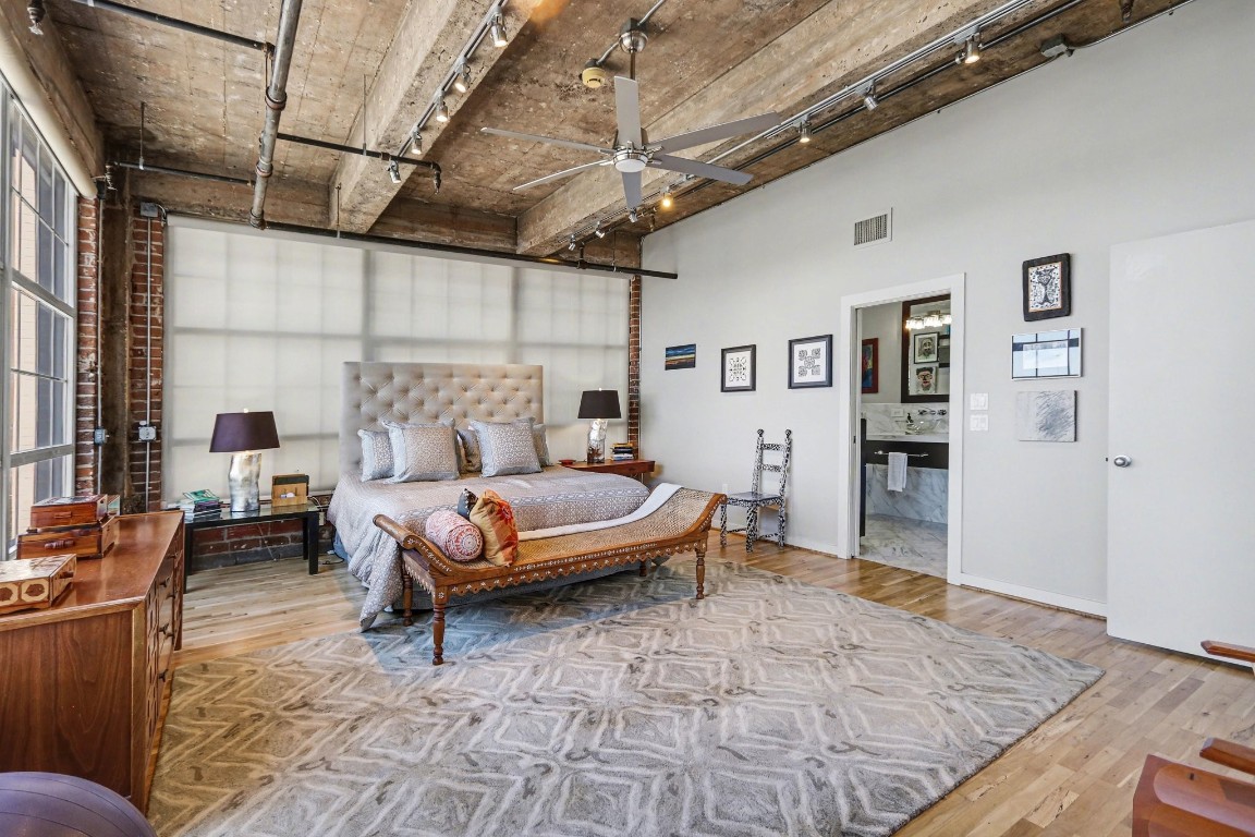 204 Travis Street, Unit 4E Houston, TX 77002 - Photo 11 of 29 a living room with furniture and a rug