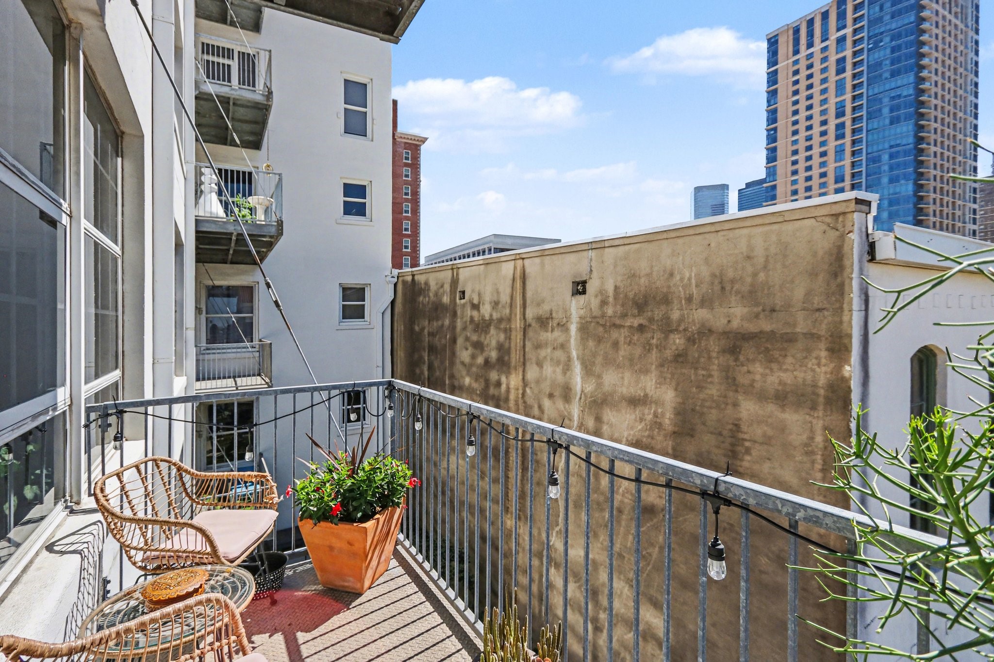 204 Travis Street, Unit 4E Houston, TX 77002 - Photo 22 of 29 a view of balcony with furniture
