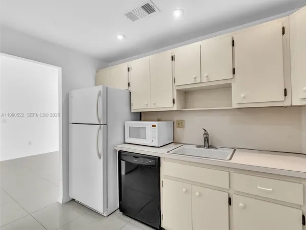 $2,450 | 300 Bayview Drive, Unit 902, Sunny Isles Beach, FL 33160