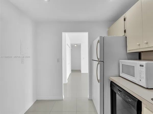 $2,450 | 300 Bayview Drive, Unit 902, Sunny Isles Beach, FL 33160