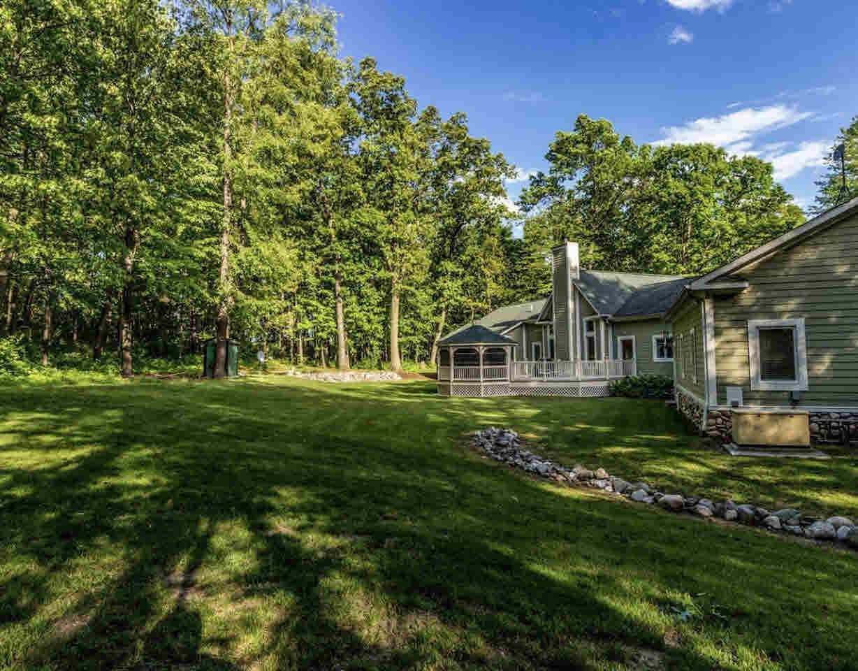 12125 Center Road Fenton, MI 48430 - Photo 55 of 56 21303056-54.JPG