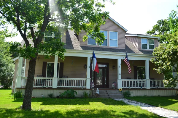 $417,500 | 3202 North Travis Avenue, Cameron, TX 76520