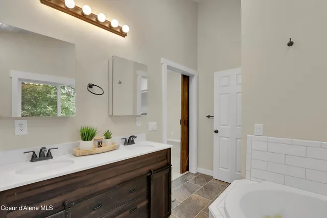 $1,067,000 | 30492 North Stampede Road, Athol, ID 83801