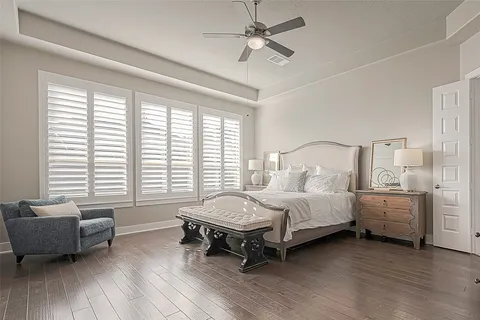 $975,000 | 30 Argosy Bend Place, Tomball, TX 77375