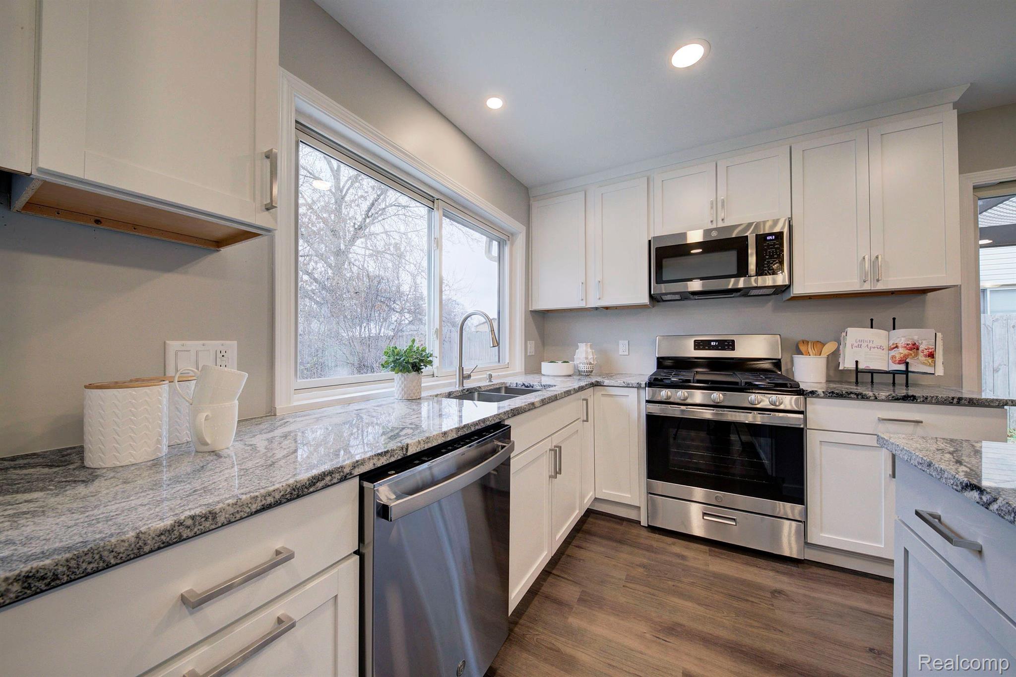 22667 Chestnut Tree Novi, MI 48375 - Photo 9 of 42