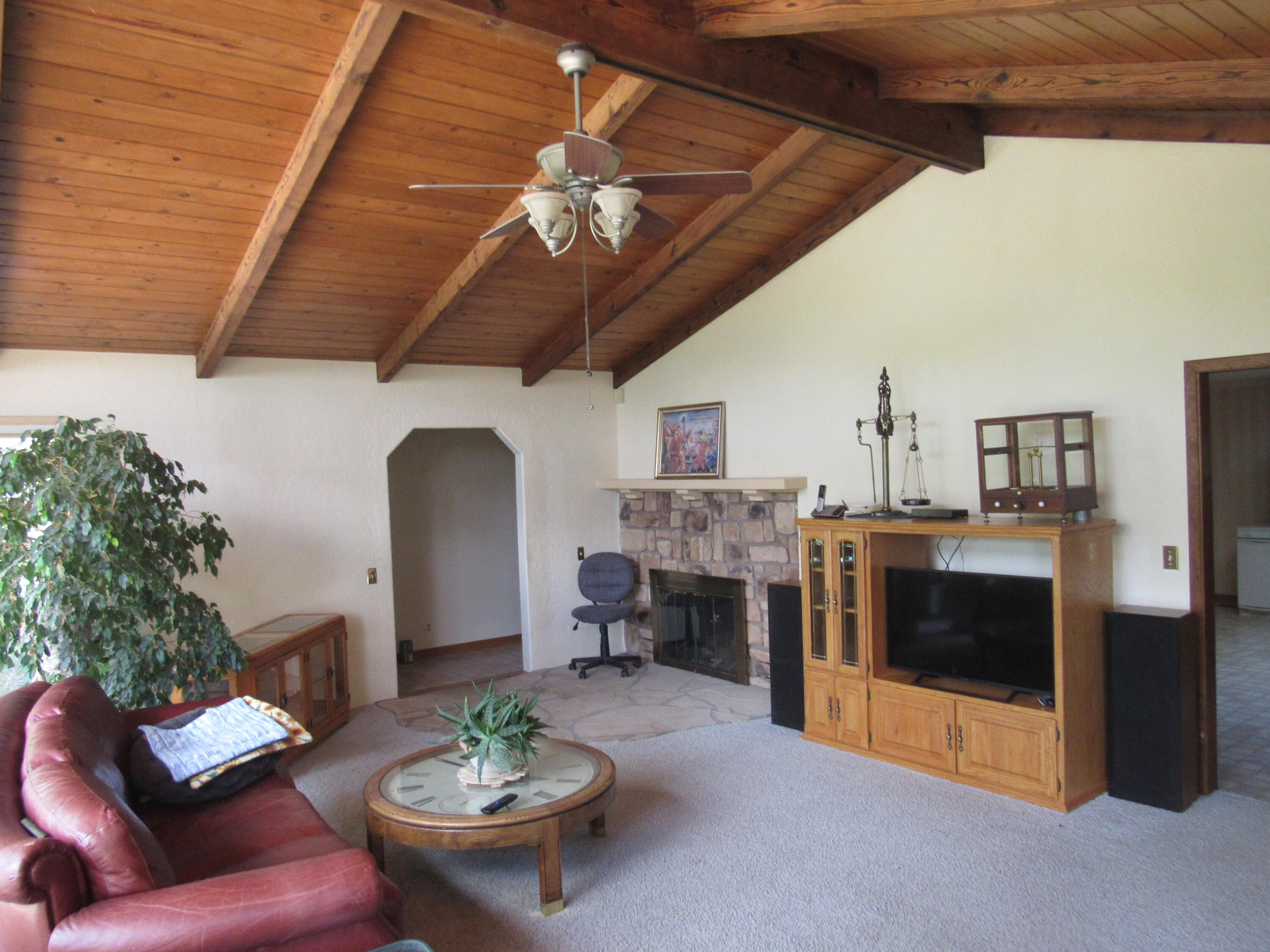 7065 Old Stage Road Central Point, OR 97502 - Photo 5 of 35 livingroom fireplacve
