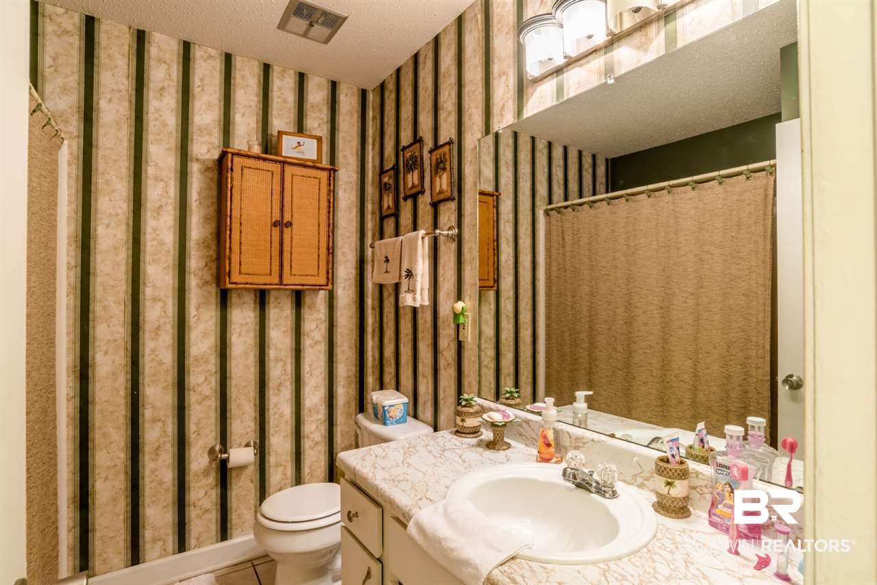 5717 Green Tree Road Mobile, AL 36609 - Photo 18 of 23 Guest Bathroom