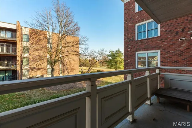 $249,900 | 526 Sarah Lane, Unit 22, Creve Coeur, MO 63141