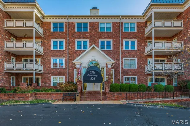 $249,900 | 526 Sarah Lane, Unit 22, Creve Coeur, MO 63141