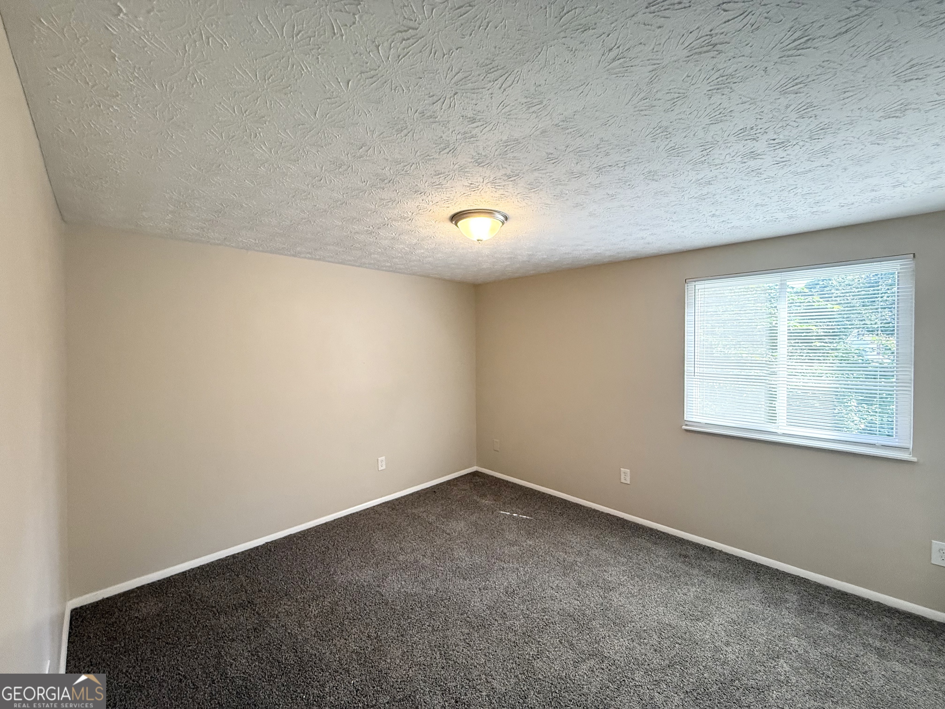 2039 Raintree Place Lithonia, GA 30058 - Photo 5 of 9