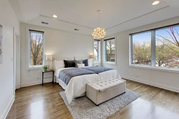 $1,350,000 | 3407 North Bell Avenue, Unit B, Chicago, IL 60618