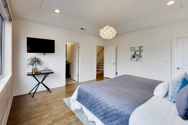 $1,350,000 | 3407 North Bell Avenue, Unit B, Chicago, IL 60618