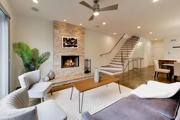 $1,350,000 | 3407 North Bell Avenue, Unit B, Chicago, IL 60618