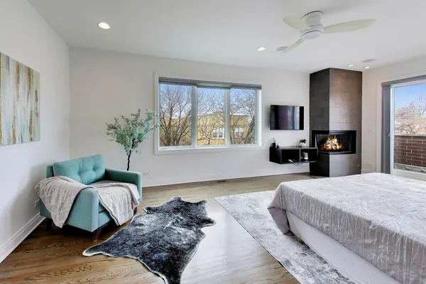 $1,350,000 | 3407 North Bell Avenue, Unit B, Chicago, IL 60618