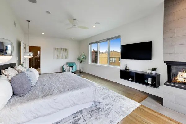 $1,350,000 | 3407 North Bell Avenue, Unit B, Chicago, IL 60618
