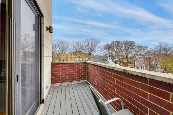$1,350,000 | 3407 North Bell Avenue, Unit B, Chicago, IL 60618