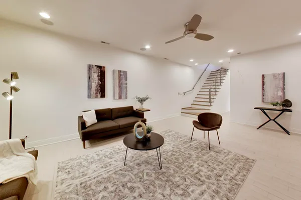 $1,350,000 | 3407 North Bell Avenue, Unit B, Chicago, IL 60618