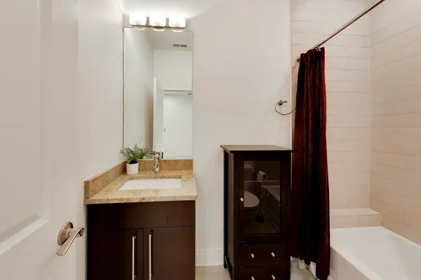 $1,350,000 | 3407 North Bell Avenue, Unit B, Chicago, IL 60618