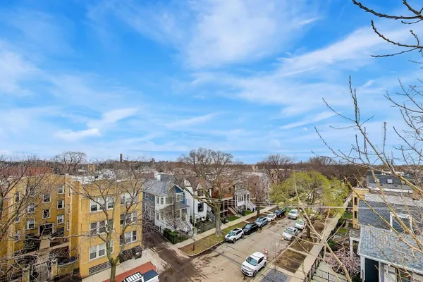 $1,350,000 | 3407 North Bell Avenue, Unit B, Chicago, IL 60618