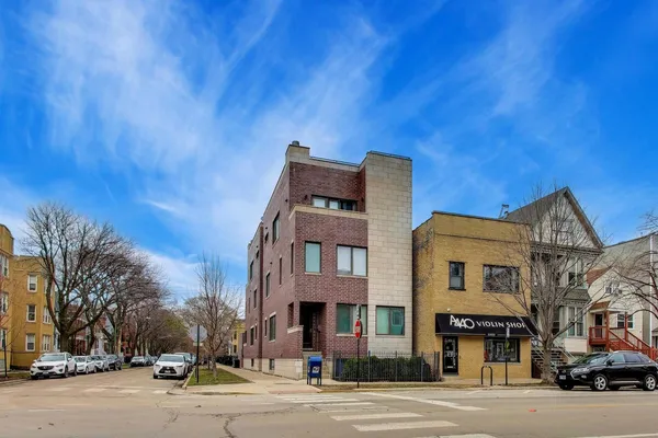 $1,500,000 | 3407 North Bell Avenue, Unit B, Chicago, IL 60618
