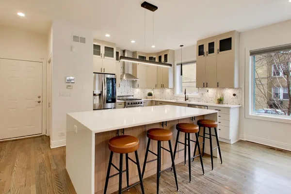 $1,350,000 | 3407 North Bell Avenue, Unit B, Chicago, IL 60618