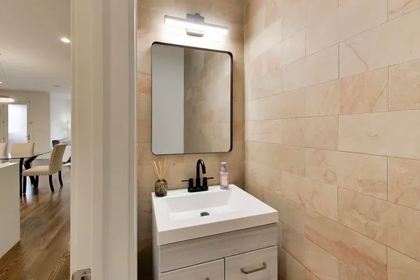 $1,350,000 | 3407 North Bell Avenue, Unit B, Chicago, IL 60618