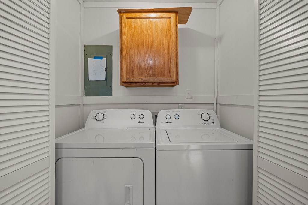 2133 13th Street Columbus, GA 31906 - Photo 6 of 15 a utility room with dryer and washer