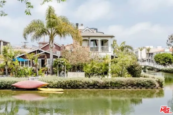 a view of house with swimming pool and lake view