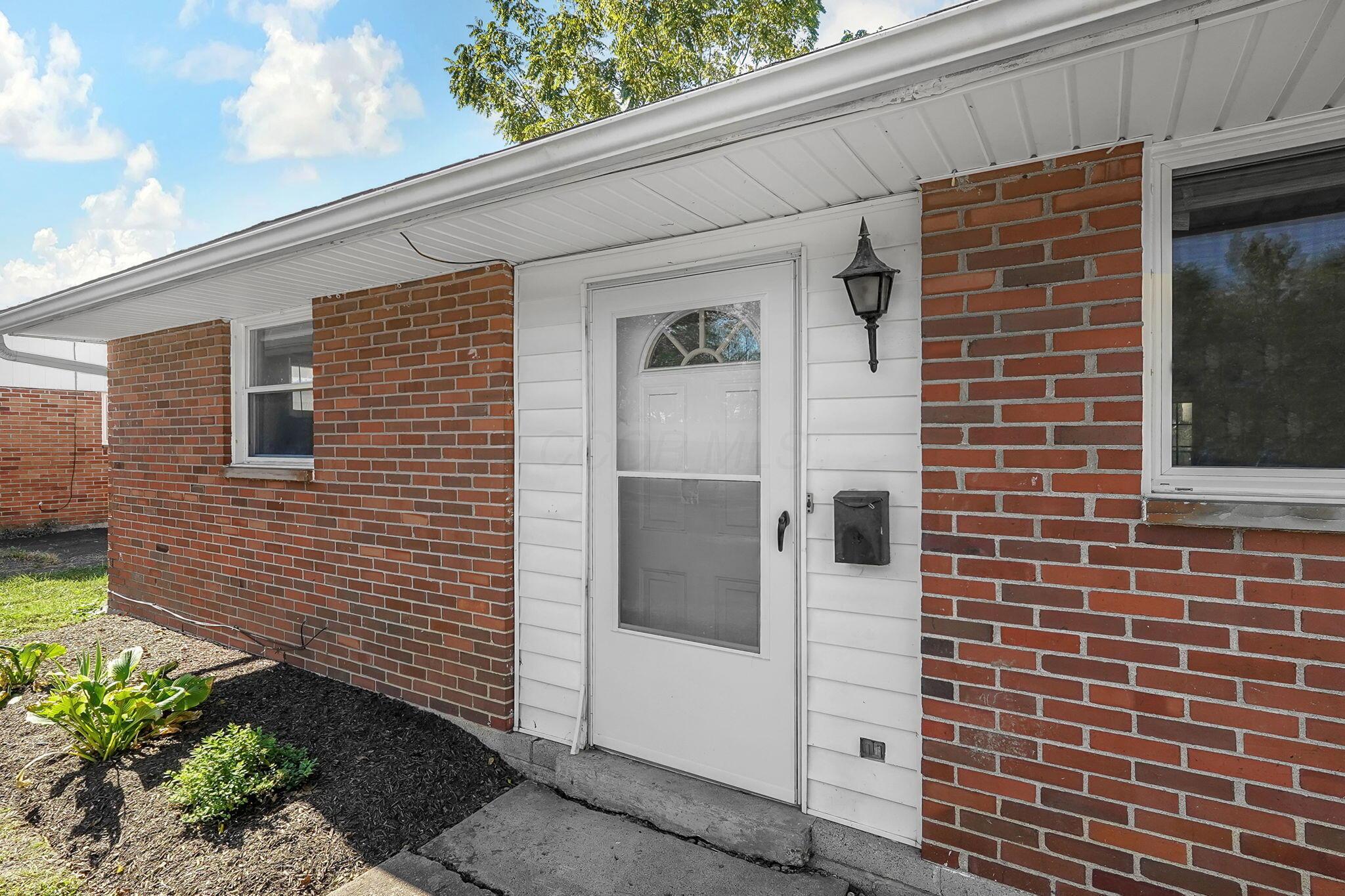 5137 Drivemere Road Hilliard, OH 43026 - Photo 4 of 27 5-web-or-mls-5137-drivemere-rd