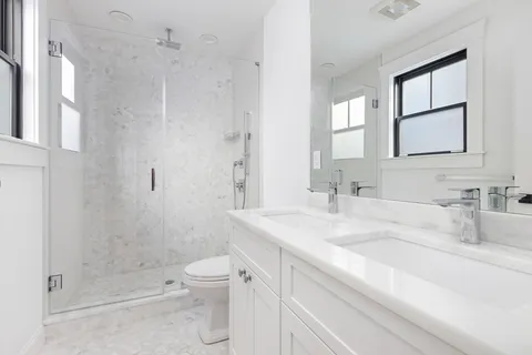 $3,400 | 229 East Eagle Street, Unit 3, Boston, MA 02128