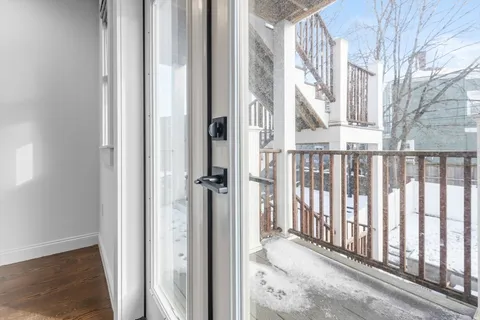 $3,400 | 229 East Eagle Street, Unit 3, Boston, MA 02128