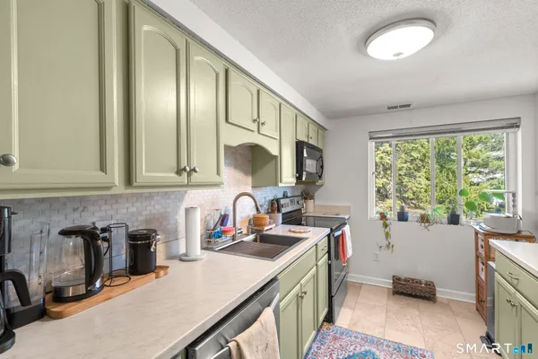 $299,500 | 71 Clubhouse Drive, Unit 71, Cromwell, CT 06416