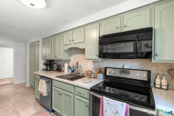 $299,500 | 71 Clubhouse Drive, Unit 71, Cromwell, CT 06416