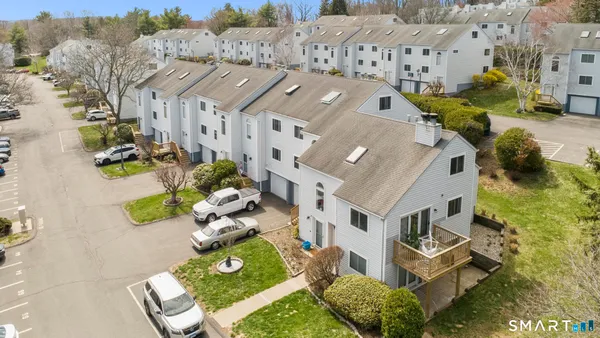 $299,500 | 71 Clubhouse Drive, Unit 71, Cromwell, CT 06416