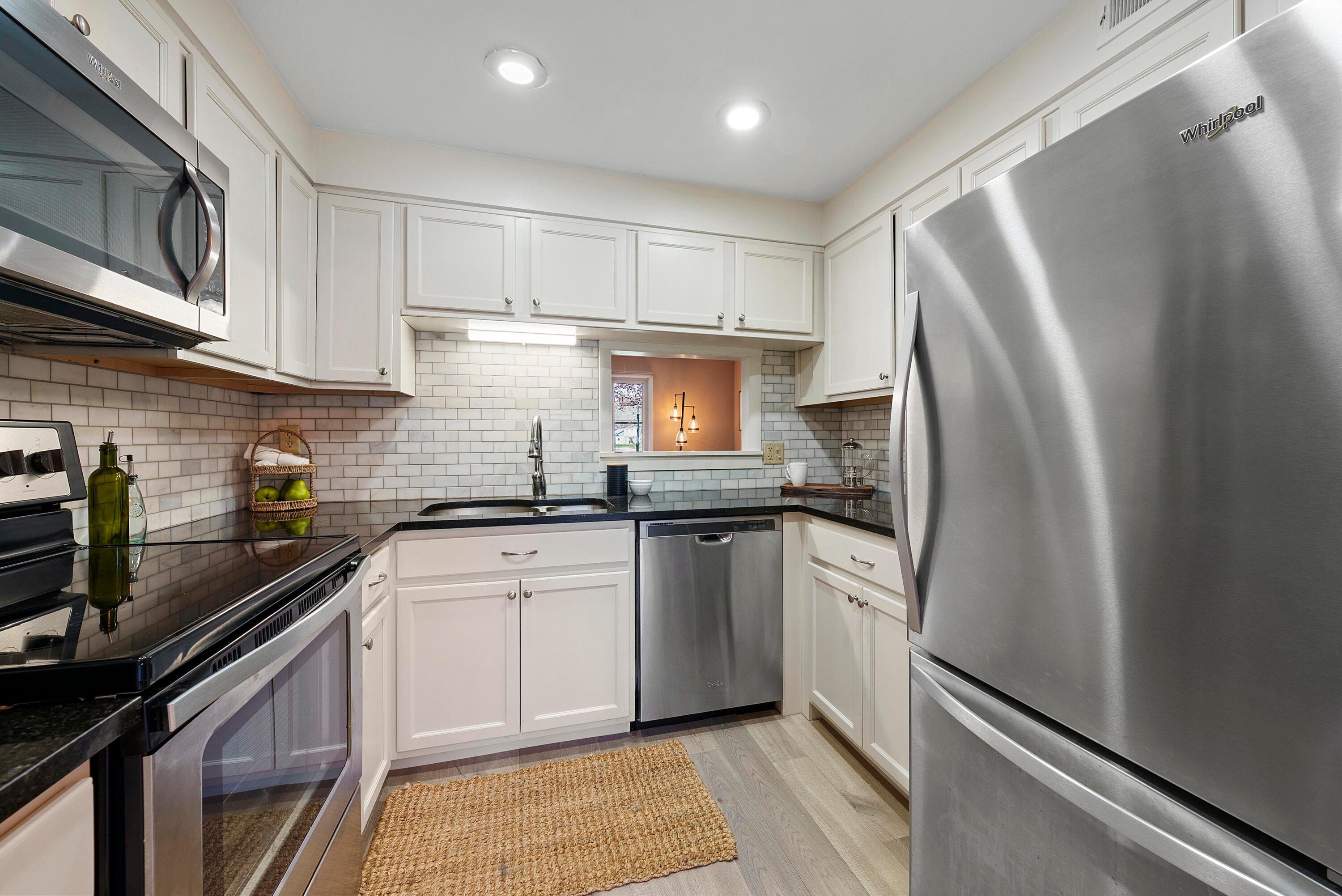 3600 Reed Road, Unit 20 Columbus, OH 43220 - Photo 11 of 41 Kitchen