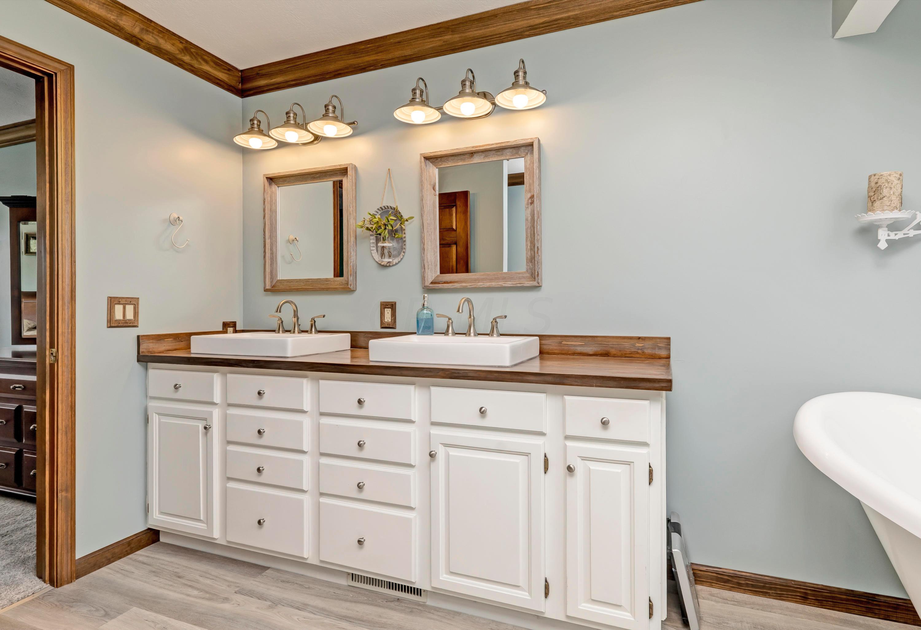 2430 Ferguson Road Ontario, OH 44906 - Photo 18 of 38