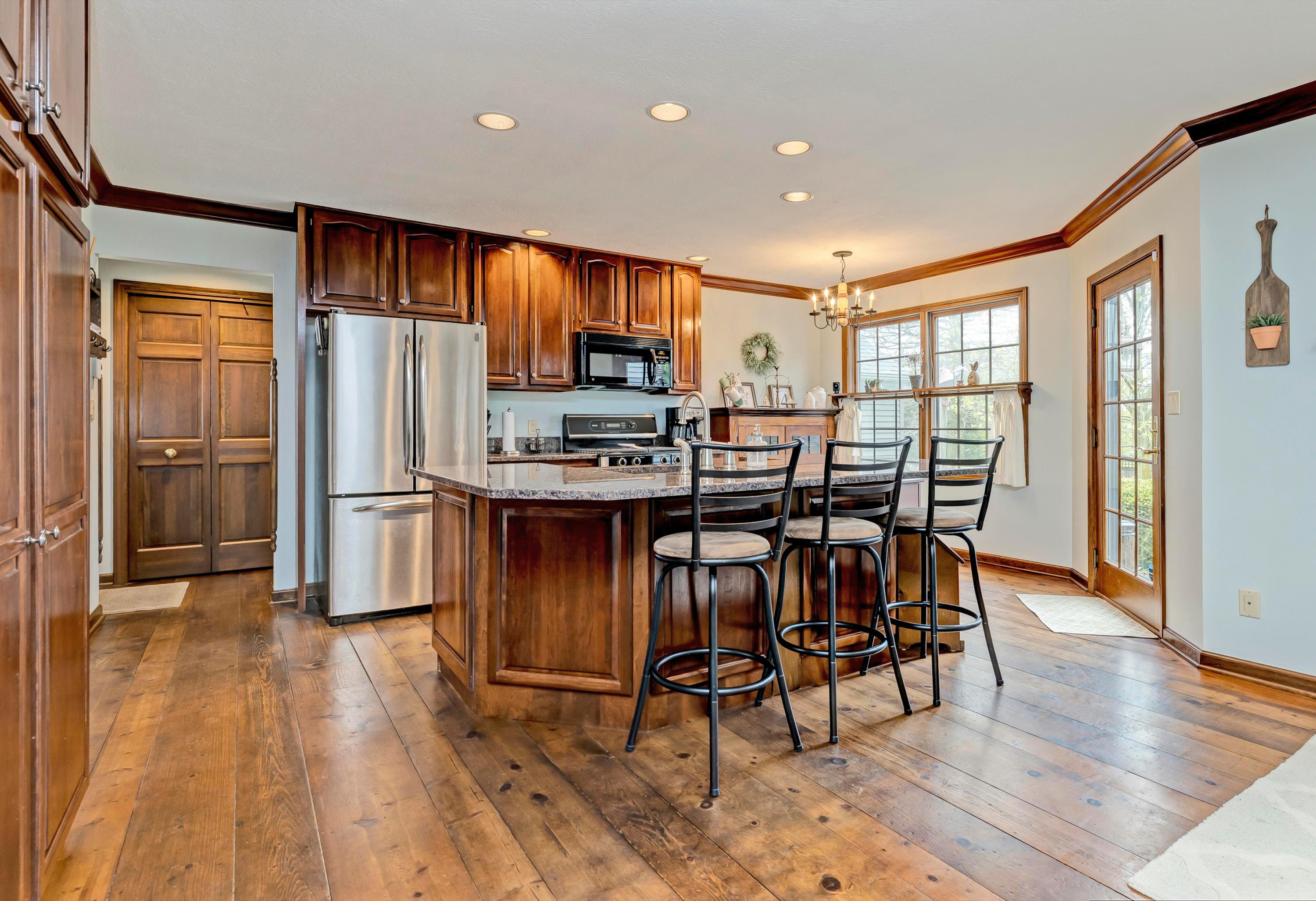 2430 Ferguson Road Ontario, OH 44906 - Photo 3 of 38