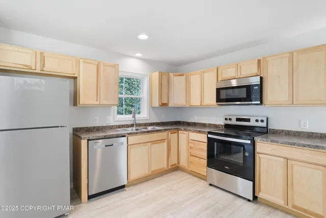 $2,250 | 8475 Bumble Bee Way, Tobyhanna, PA 18466