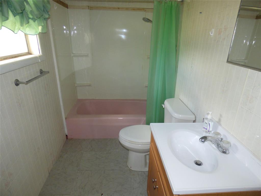 309 East 10th Street Cisco, TX 76437 - Photo 30 of 35 a bathroom with a sink a toilet and shower