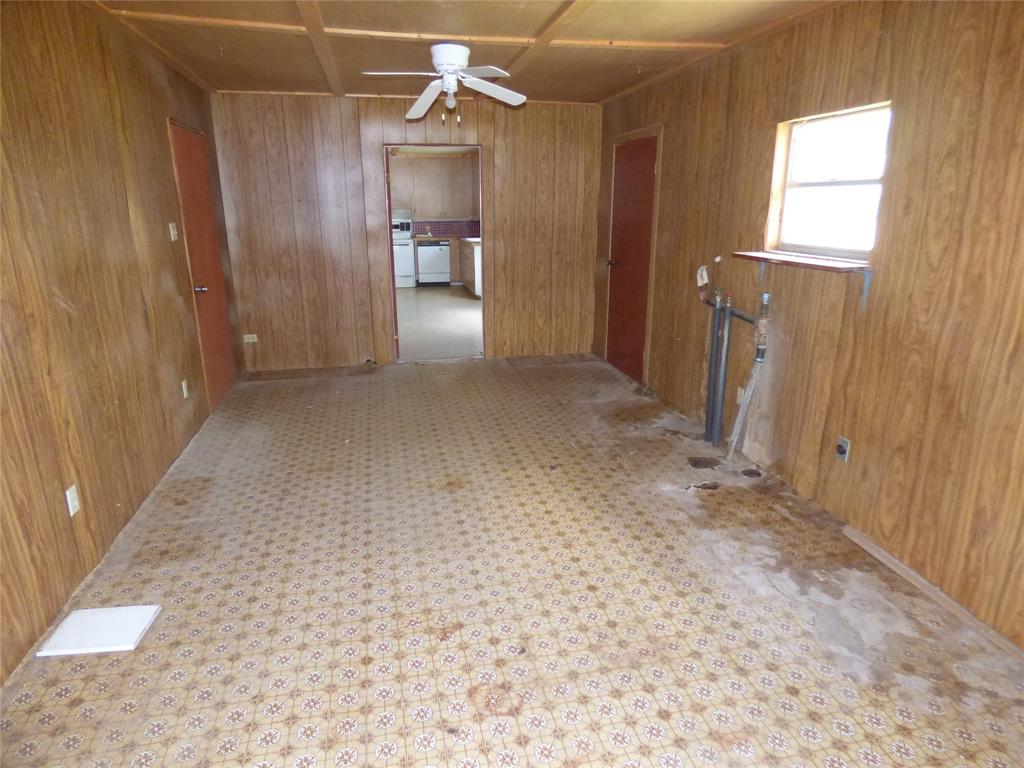 309 East 10th Street Cisco, TX 76437 - Photo 35 of 35 a view of a hallway with a furniture