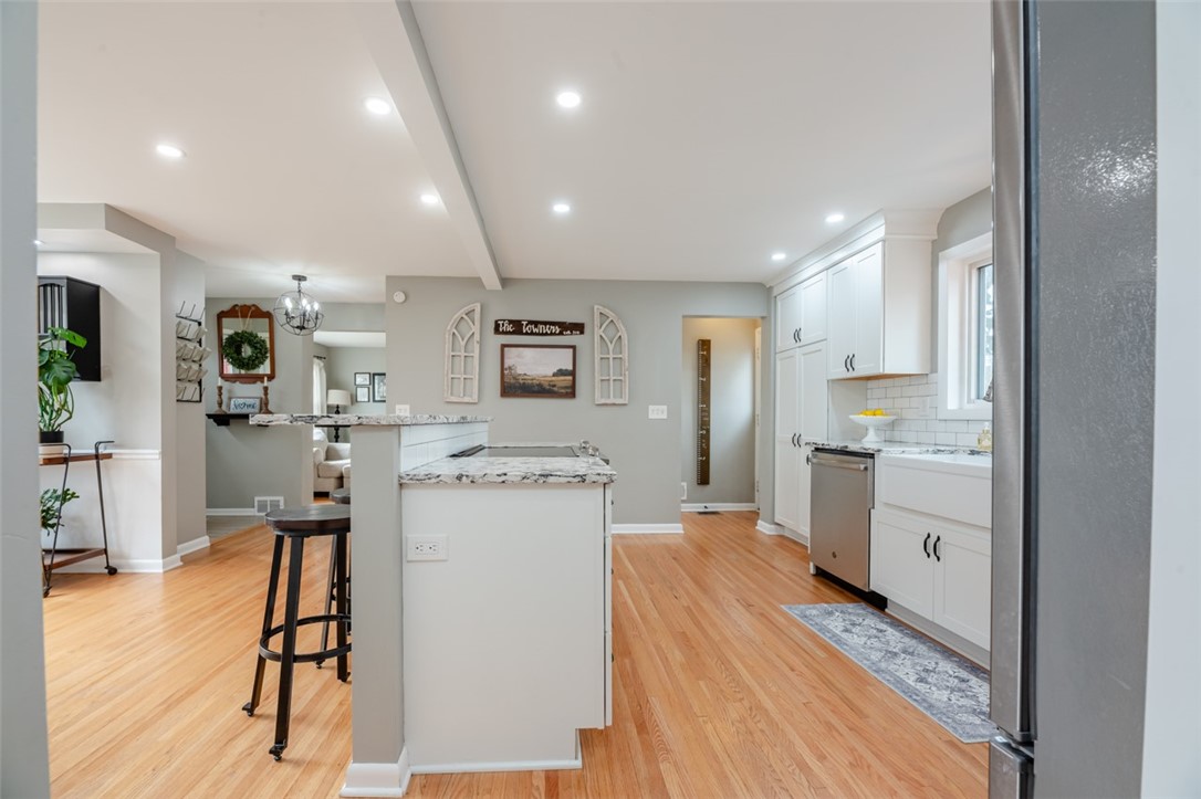 556 Wimbledon Road Irondequoit, NY 14617 - Photo 11 of 42