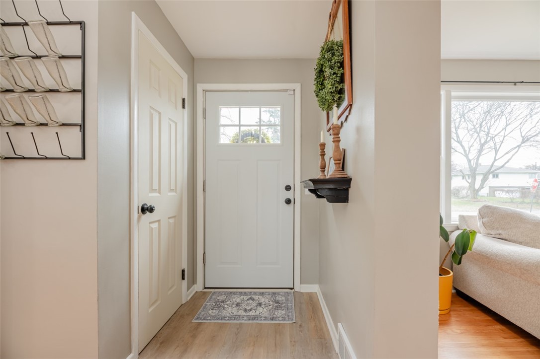 556 Wimbledon Road Irondequoit, NY 14617 - Photo 6 of 42