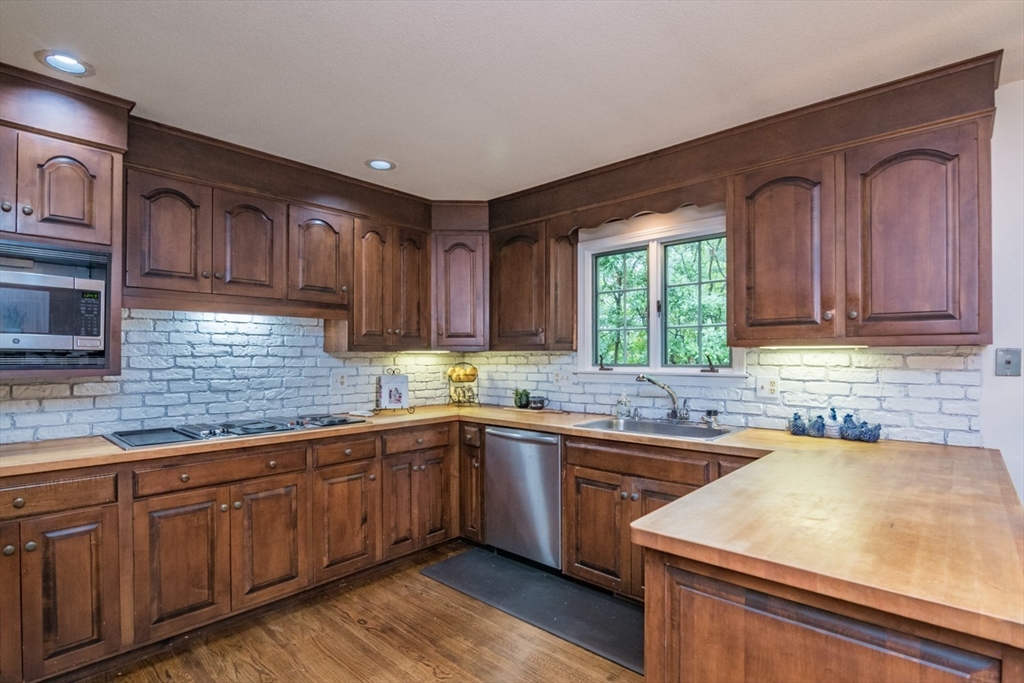 100 Hilltop Road Longmeadow, MA 01106 - Photo 26 of 42