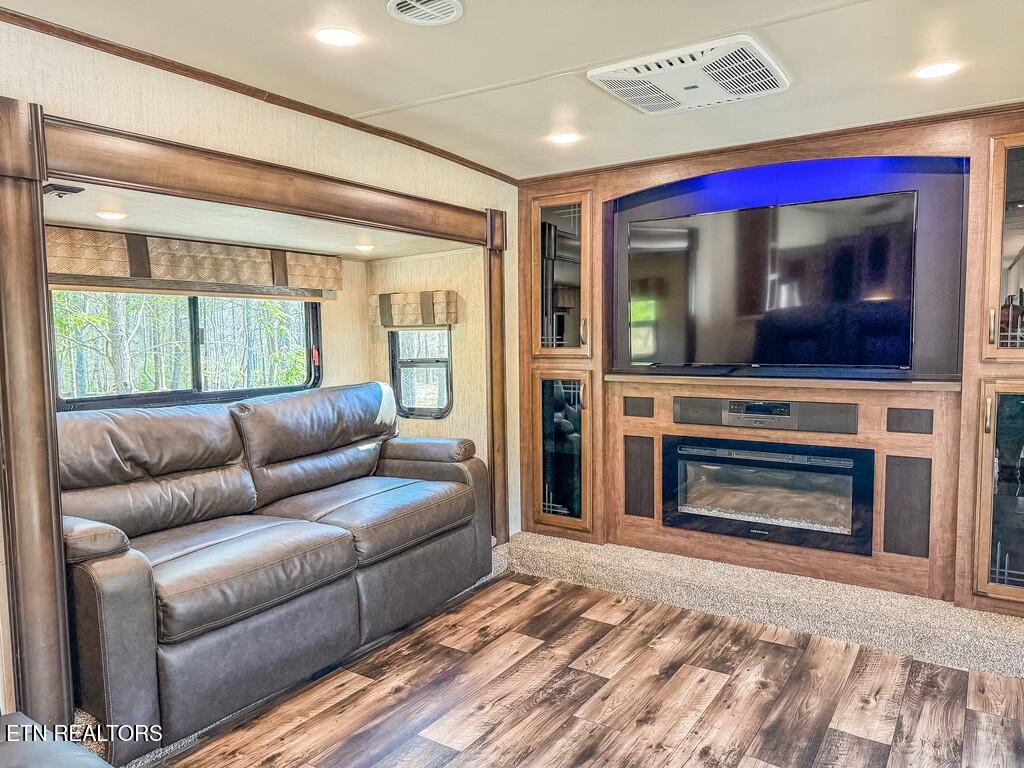 460 Twin Bridge Road Deer Lodge, TN 37726 - Photo 29 of 30 tempImageLVekbv